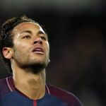 Neymar celebra uno de los cuatro goles que anotó anoche en el 8-0 del PSG al Dijon