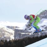 La eslovaca Ilka Stuhec “volando” en la prueba de descenso celebrada en Val Gardena