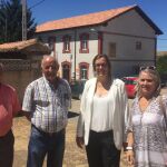 Ángeles Armisén durante su visita a la localidad palentina de Pomar de Valdivia