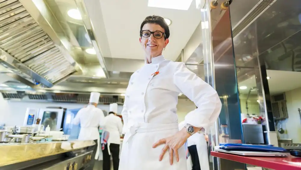 Carme Ruscalleda, la chef con más estrellas Michelin del mundo, posa en su restaurante Sant Pau, de Sant Pol de Mar. EFE/Josep Echaburu