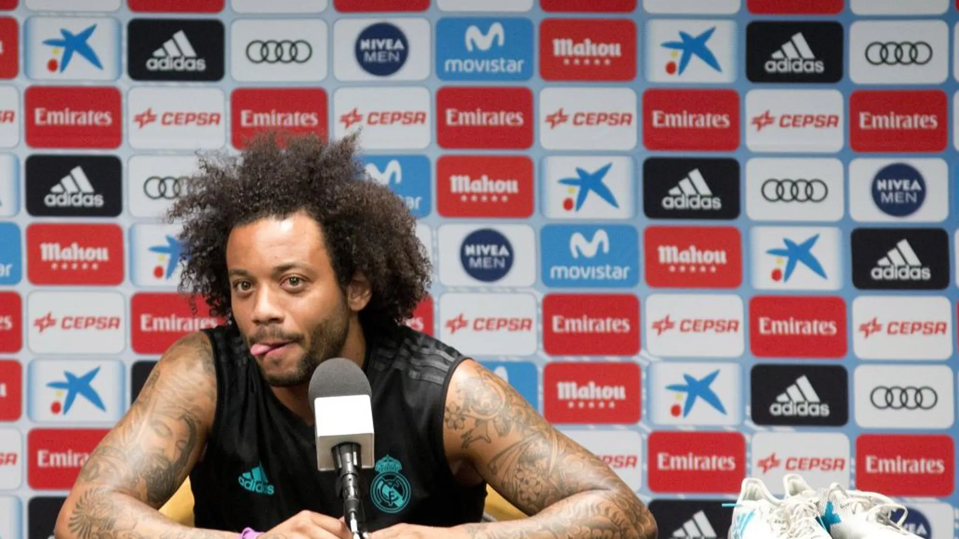 El jugador brasileño del Real Madrid Marcelo Vieira habla en una rueda de prensa sobre la Copa Internacional de Campeones