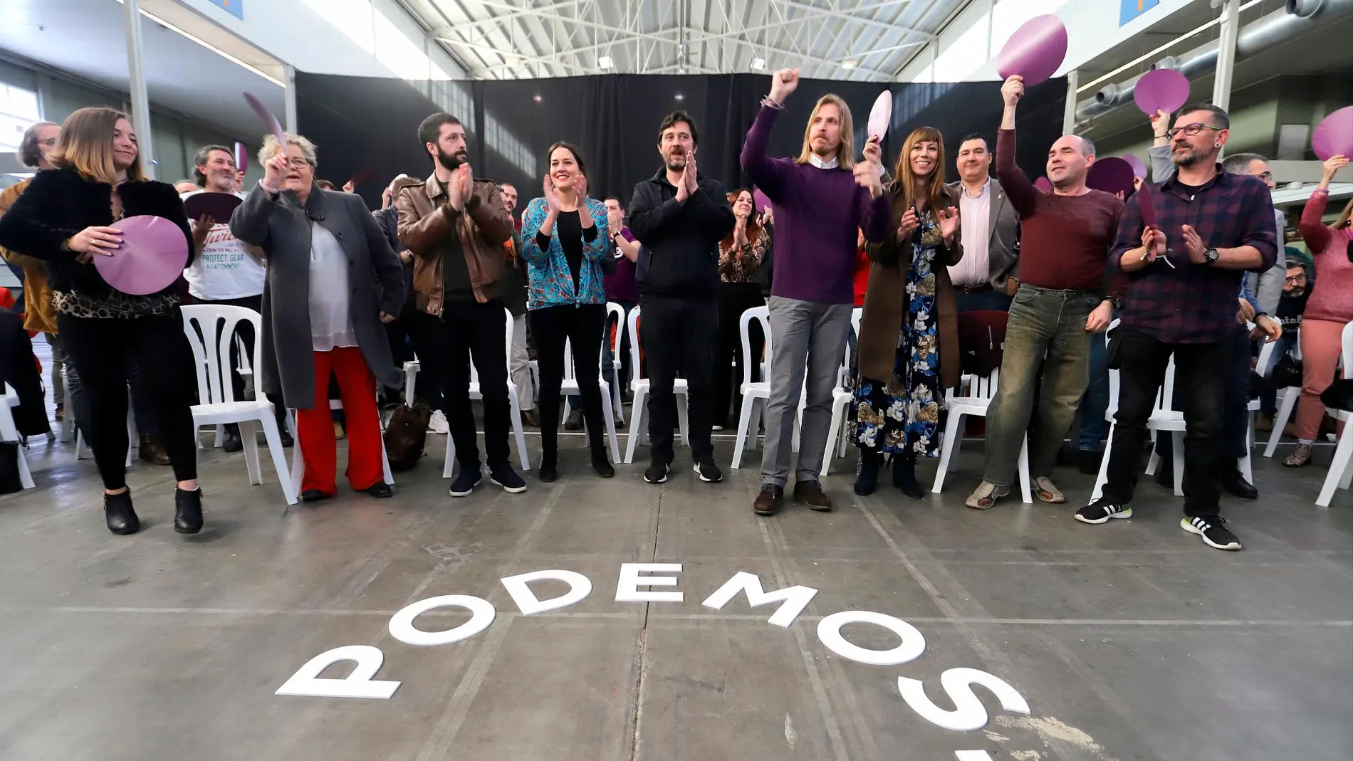 El candidato a la presidencia de la Junta por Podemos, Pablo Fernández, junto a Rafa Mayoral y algunos de los aspirantes a las alcaldías, Congreso y Senado