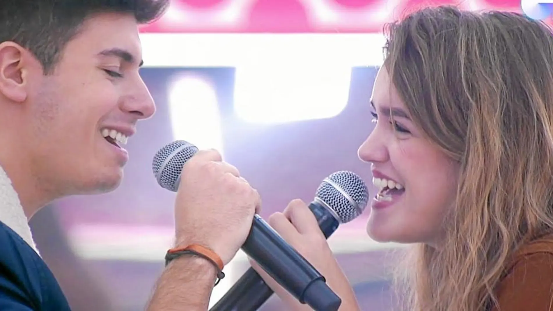 Alfred y Aitana ensayan «Tu canción», la gran favorita para representar a España