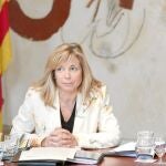 La vicepresi- denta del Govern, Joana Ortega, en una reunión del Consell Executiu
