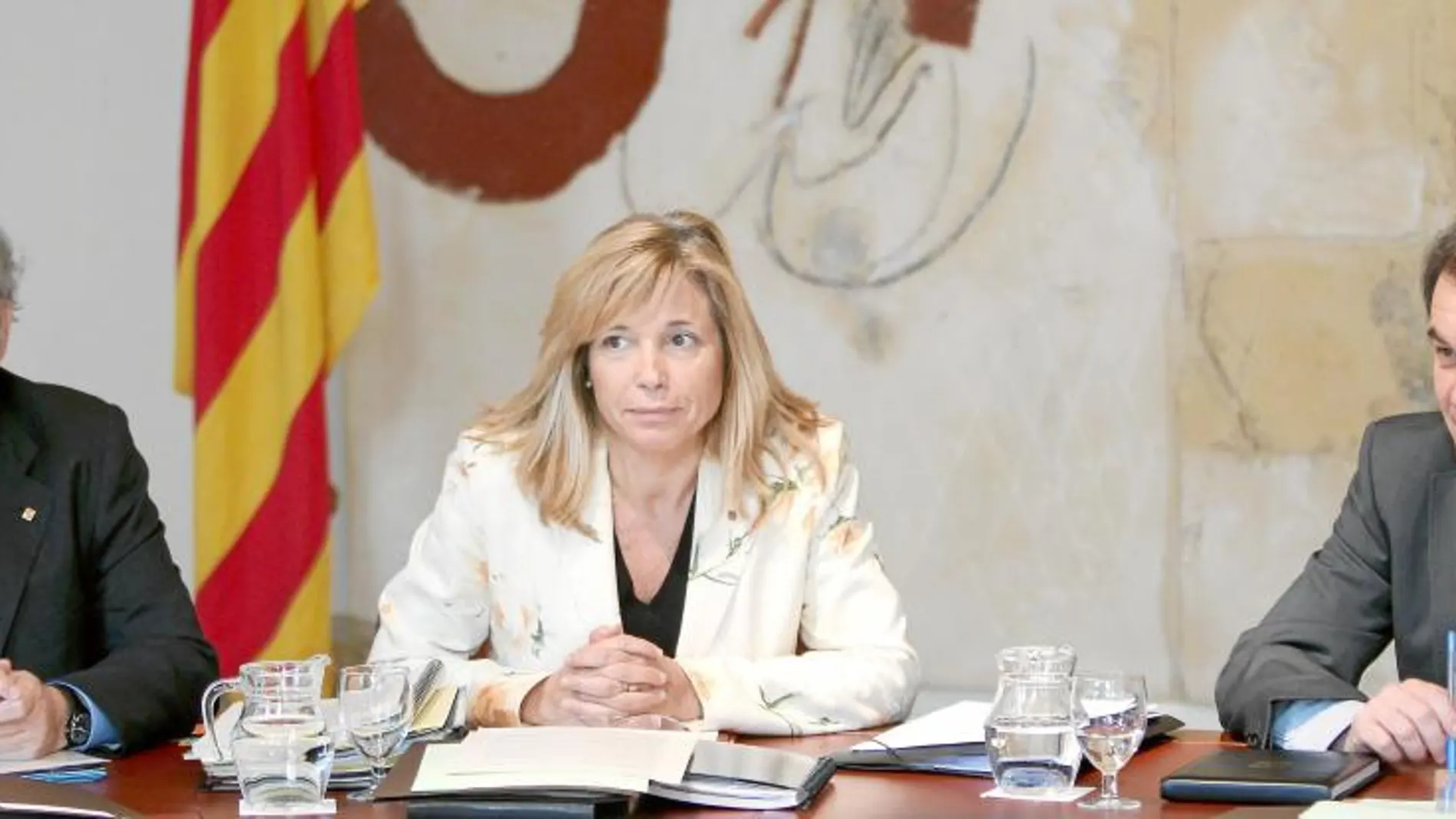 La vicepresi- denta del Govern, Joana Ortega, en una reunión del Consell Executiu