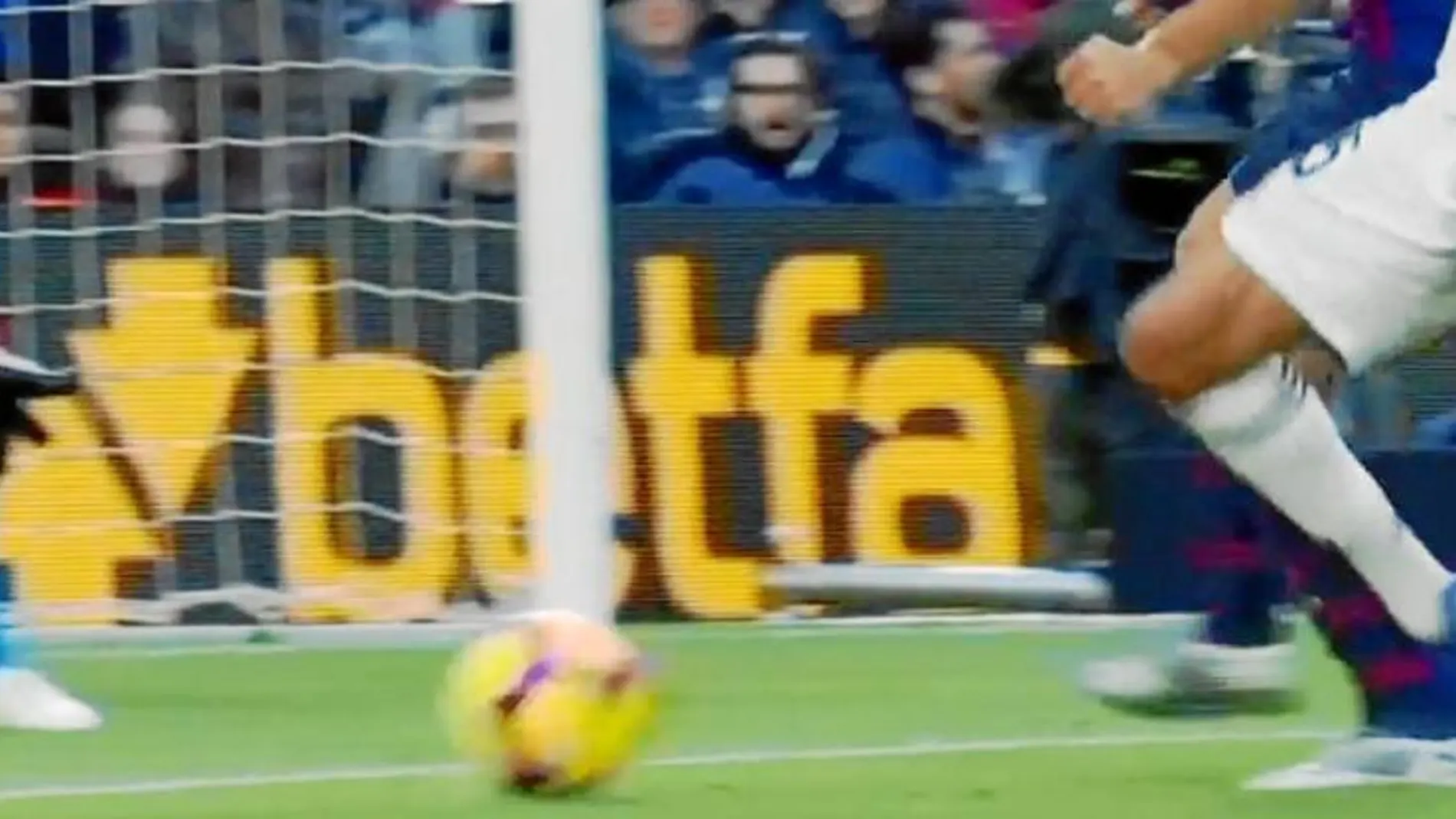Las polémicas: ¿penalti de Varane a Suárez?