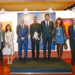 Óscar Puente, Ana Redondo, Daniel Miguel, Guillermo Rodríguez y Amarenda Khatua, entre otros, ayer en la Casa de la India.