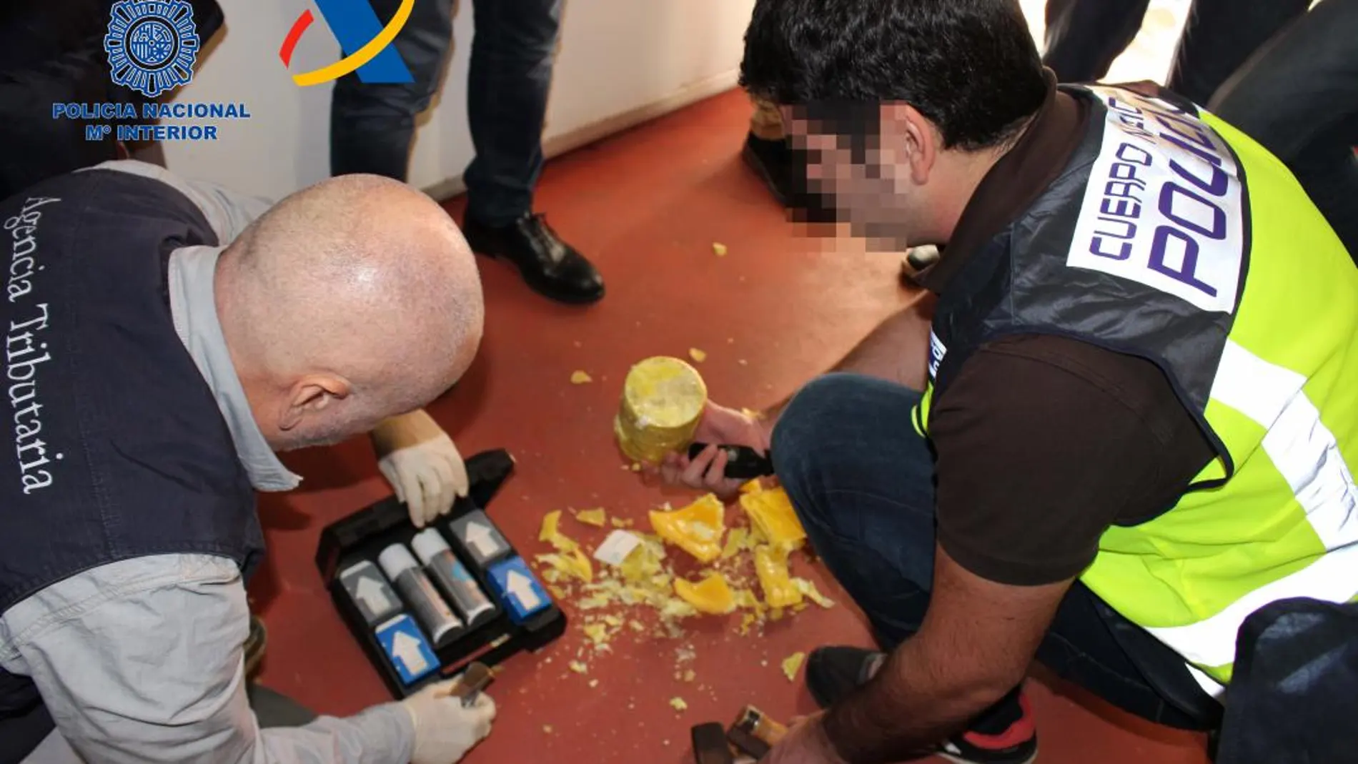 Los agentes hallaron más de 960 kilogramos de clorhidrato de cocaína ocultos en un cargamento de piñas