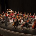 Manuel Alejandre durante un ensayo de la Sinfonietta de Ponferrada