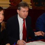 El alcalde de Burgos, Javier Lacalle, explica, junto a Salvador de Foronda y Carolina Blasco, los retos del Ayuntamiento para el próximo año