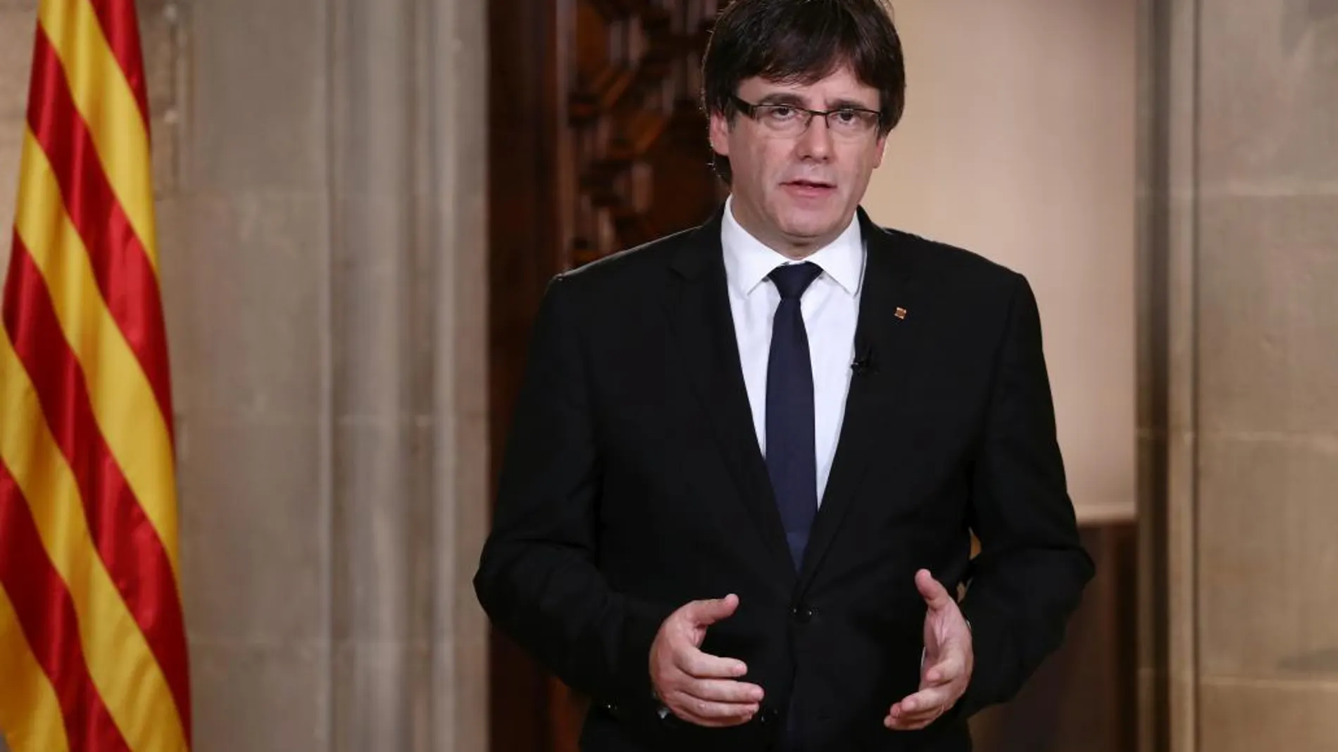 Carles Puigdemont, durante el mensaje institucional que ha pronunciado desde el Palau de la Generalitat