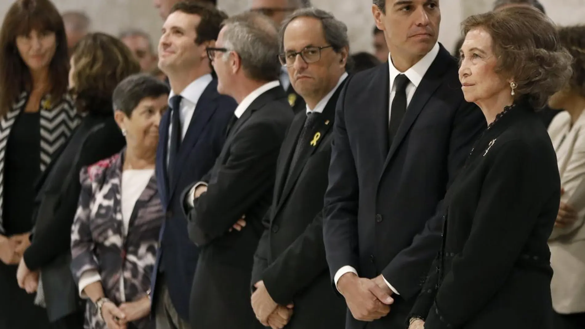 La Reina Sofía, el presidente del Gobierno, Pedro Sánchez y el presidente de la Generalitat, Quim Torra/Foto: Efe
