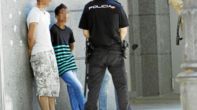 En los últimos meses, se ha hecho patente que la Comunidad de Madrid no tiene recursos para afrontar la llegada masiva de menores inmigrantes