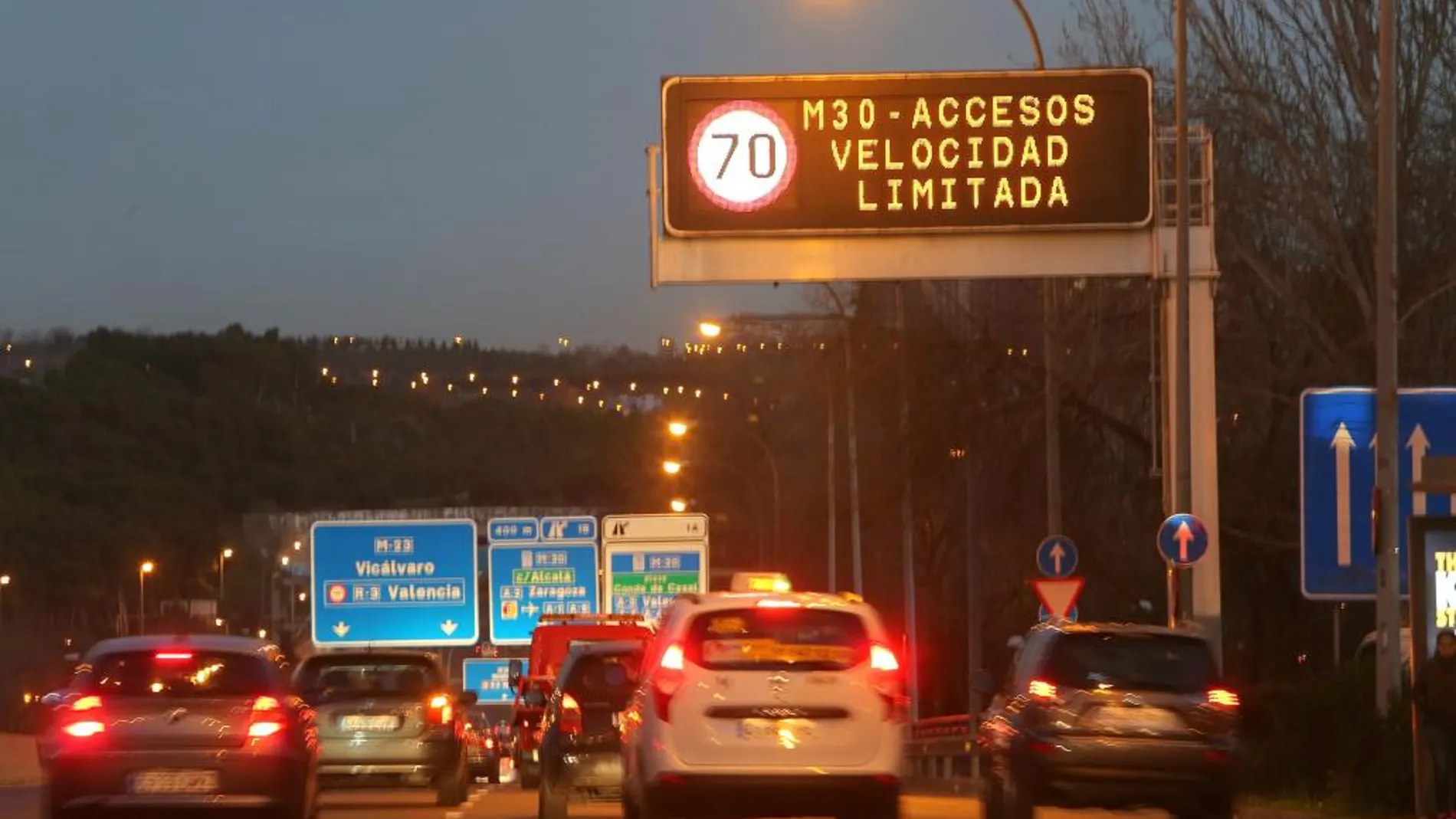 Madrid mantiene el escenario 2 para el lunes: velocidad limitada y prohibición de aparcar en el centro