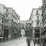 Una pancarta con el lema «¡No pasarán!» cruzaba la madrileña calle Toledo