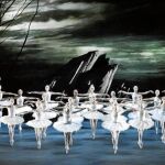 El Teatro Real celebra el 20º aniversario de su reapertura con la nueva versión de «El lago de los cisnes», producción del Royal Ballet