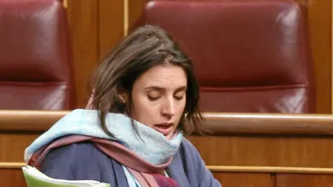 La portavoz de Unidos Podemos, Irene Montero, ayer en el Congreso junto a Pablo Iglesias