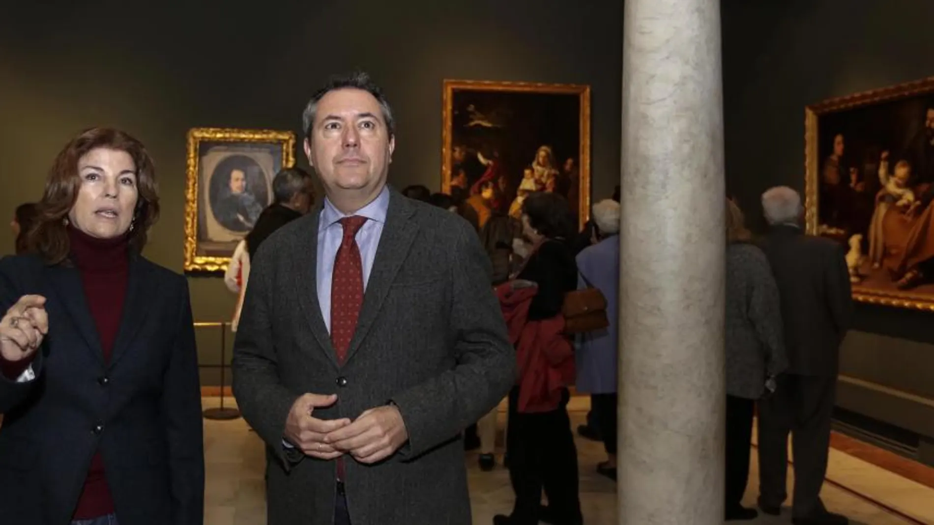El alcalde Juan Espadas visitó ayer la muestra «Velázquez. Murillo. Sevilla» en el Hospital de los Venerables