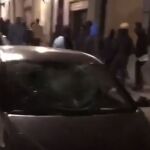 Varios inmigrantes destrozan una veintena de coches