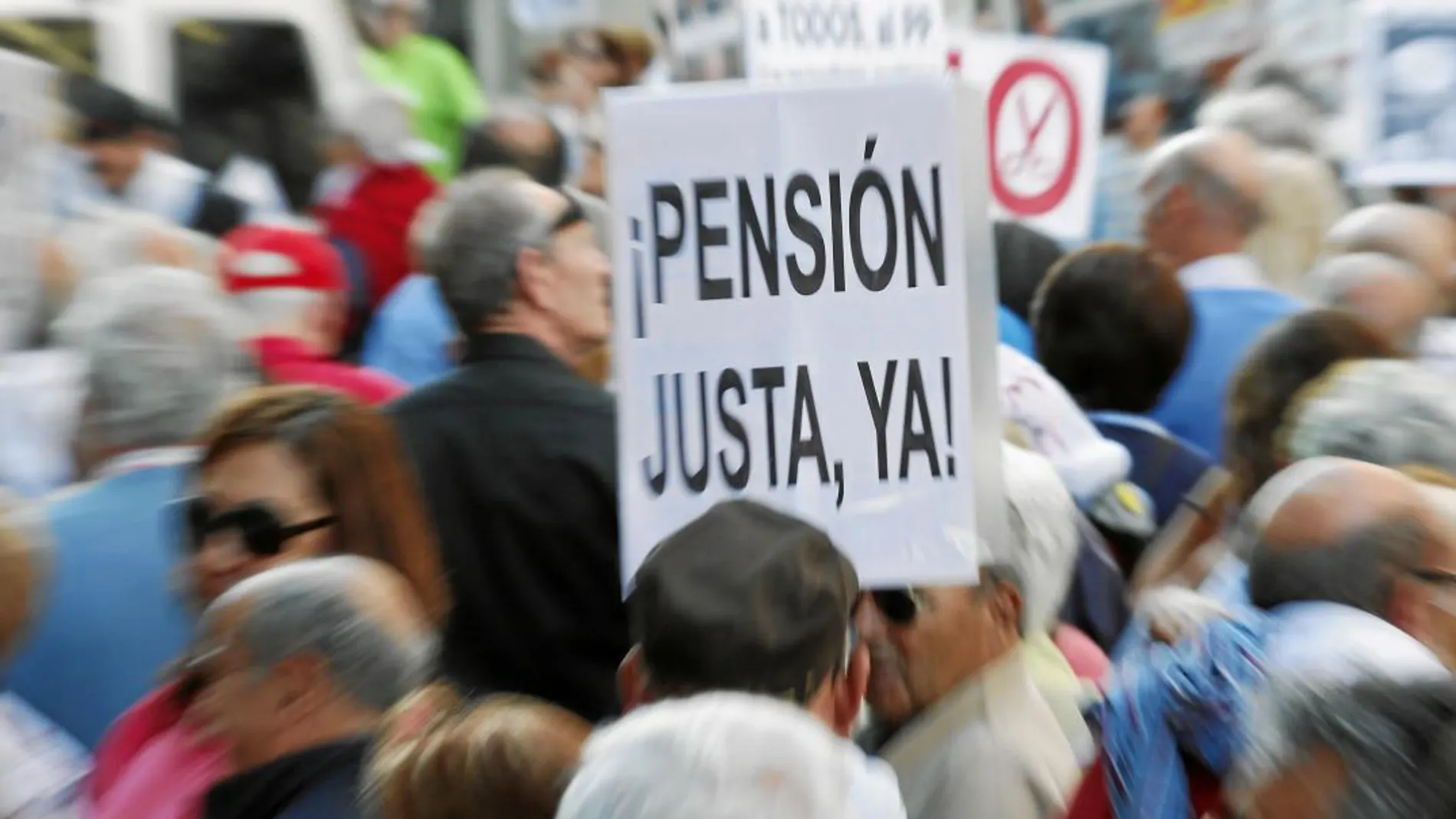 Los jubilados anticipados con largas carreras de cotización se sienten traicionados por Podemos