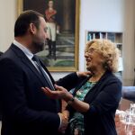 El ministro de Fomento, José Luis Ábalos, y la alcaldesa de Madrid, Manuela Carmena, durante la reunión que han mantenido en el Ministerio de Fomento / Foto: Efe