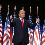 Trump ofrece un discurso durante el día de cierre de la Convención Nacional Republicana en el Quicken Loans Arena de Cleveland, Ohio (EE. UU.)