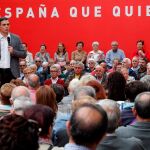 El presidente del Gobierno y candidato del PSOE, Pedro Sánchez, pronuncia su discurso durante un acto de campaña electoral este lunes en Madrid