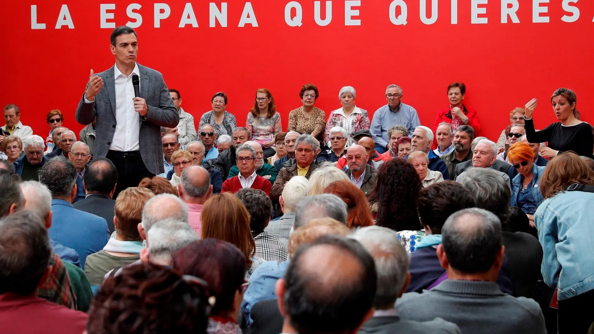 El presidente del Gobierno y candidato del PSOE, Pedro Sánchez, pronuncia su discurso durante un acto de campaña electoral este lunes en Madrid