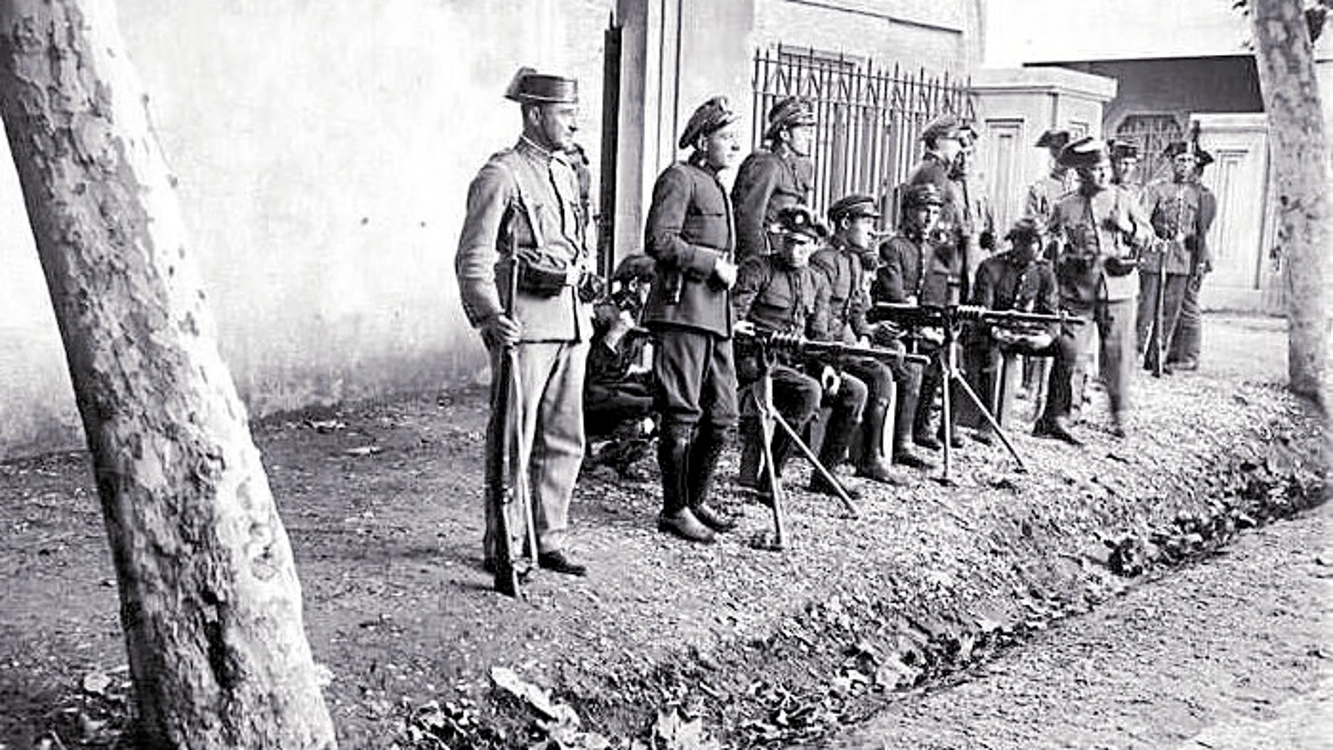 El estallido de la Guerra Civil obligó al Cuerpo de la Guardia Civil a transformarse