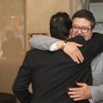 Francisco Serrano es felicitado por los resultados/Ep