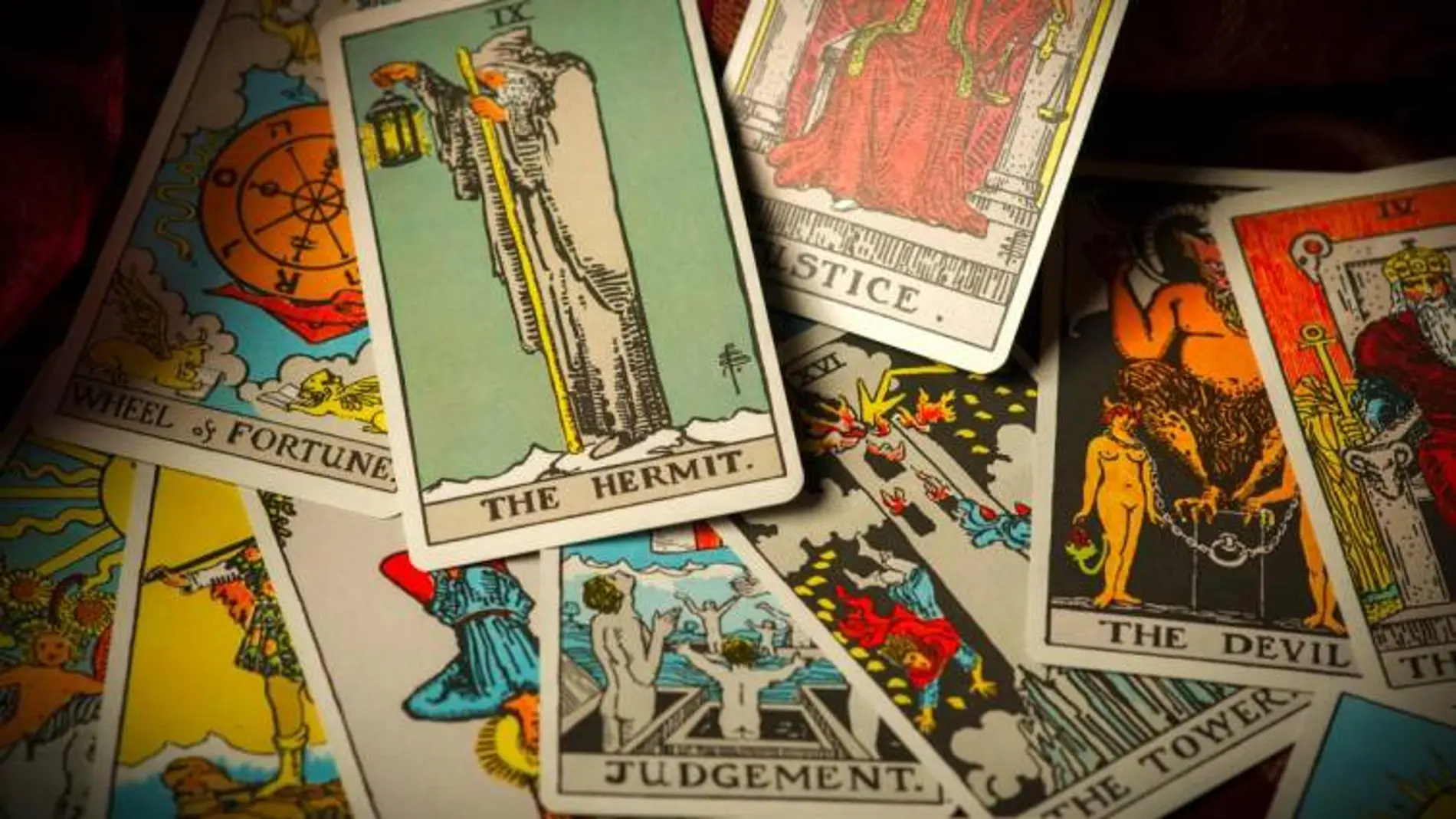 La jueza que echaba las cartas del tarot no será suspendida