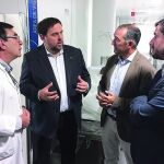 Oriol Junqueras y Toni Comin visitaron ayer las urgencias del Hospital Sant Pau de Barcelona.