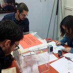 El número de españoles que tiene derecho a ejercer el voto y que viven fuera de España supera los dos millones de personas
