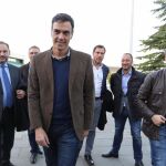 Pedro Sánchez acompañado por Luis Tudanca y Óscar Puente, entre otros, ayer en Valladolid
