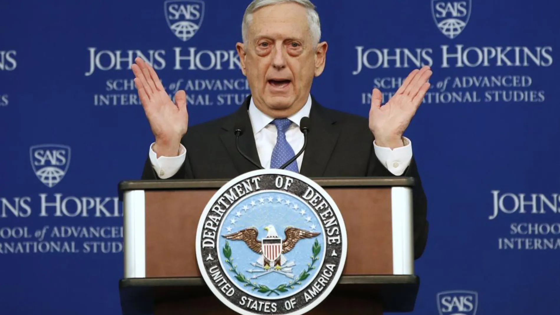 El secretario de Defensa de Estados Unidos, James Mattis, explica hoy la Estrategia de Defensa Nacional. (AP Photo/Jacquelyn Martin)