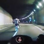 El ciclista circulaba totalmente despreocupado por un lugar prohibido