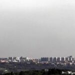 Desde la A-6 ayer se podía ver la boina de contaminación sobre el skyline de Madrid