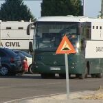 El furgón que traslada a los presos preventivos del «procés» sale de la cárcel de Valdemoro