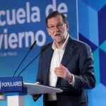 El presidente del Gobierno y del Partido Popular, Mariano Rajoy, durante su intervención en la Escuela de Invierno del Partido Popular de Canarias, celebrada hoy en Santa Cruz de Tenerife