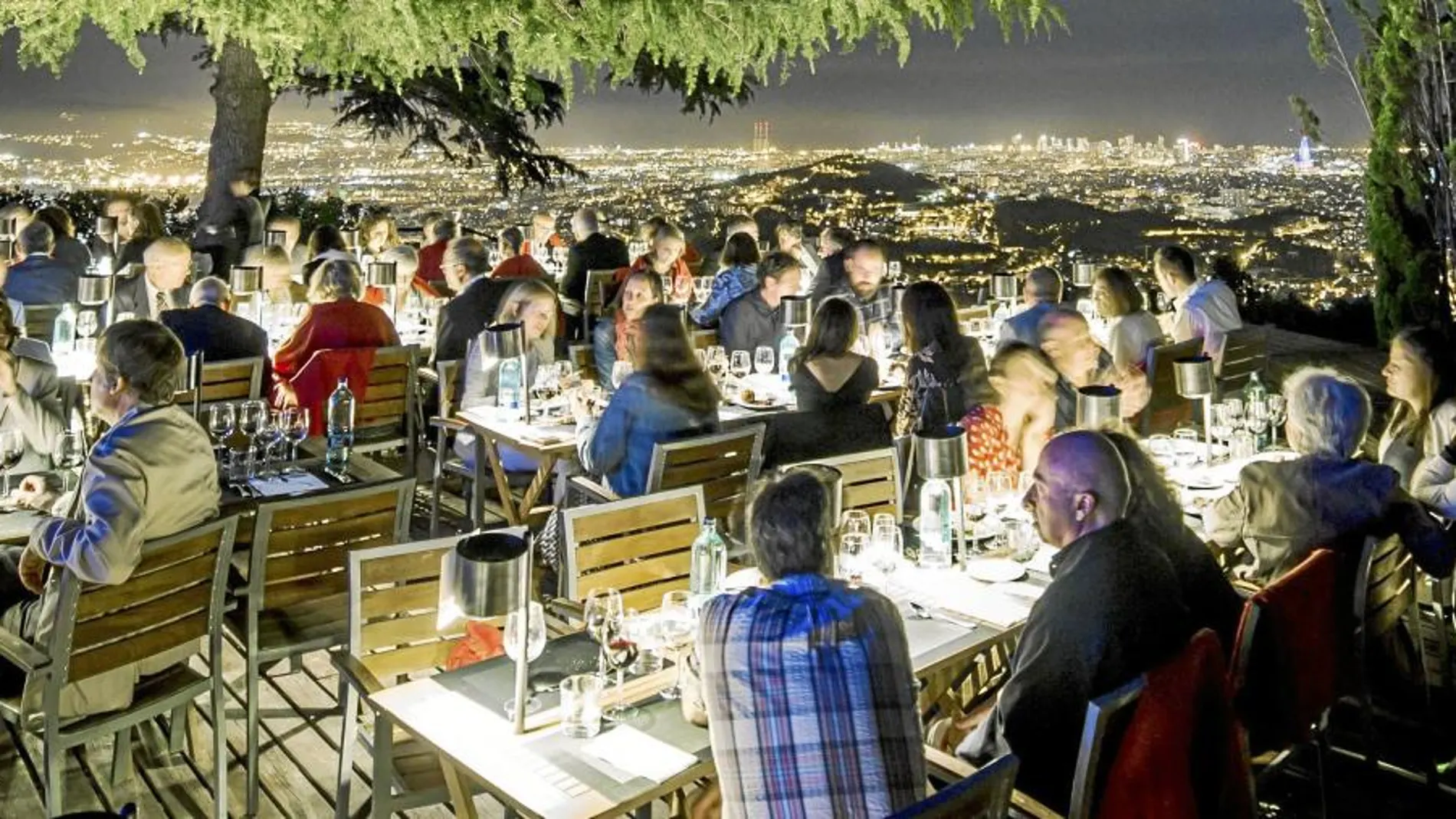 Las noches son una experiencia reveladora con un menú con productos de proximidad y gran inventiva que hará las delicias de todos los amantes de la cocina / Efe