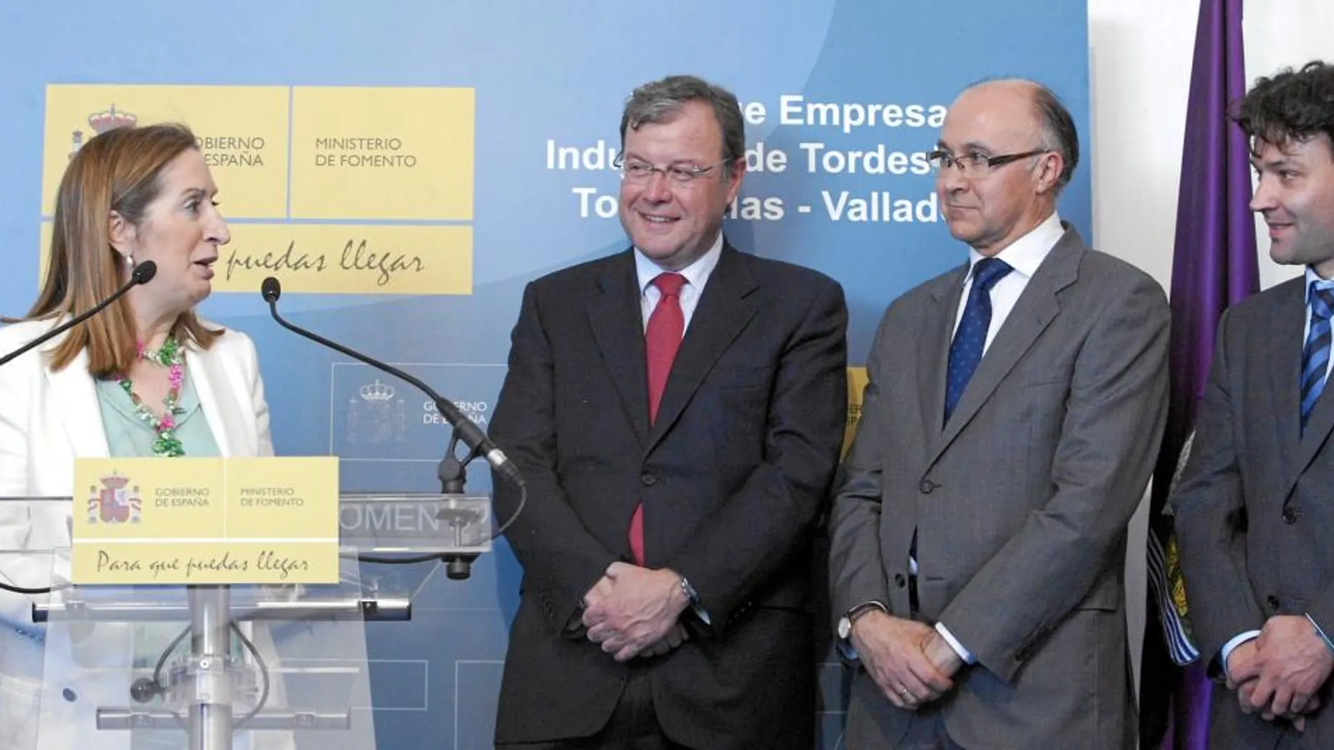 Ana Pastor presenta el nudo de acceso al Parque Empresarial de Tordesillas en presencia del consejero de Fomento, Antonio Silván, del delegado del Gobierno, Ramiro Ruiz Medrano, y del alcalde José Antonio González Poncela