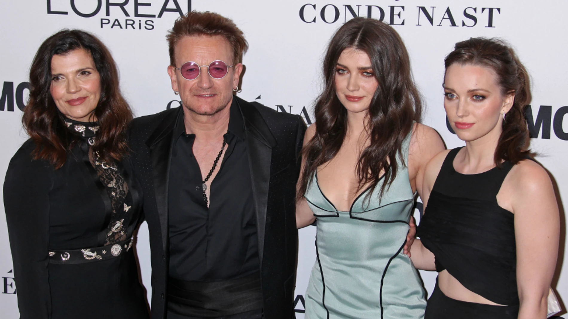 Bono admite que recibir el premio al Hombre del Año por su trabajo en defensa de las mujeres resulta ‘ridículo’