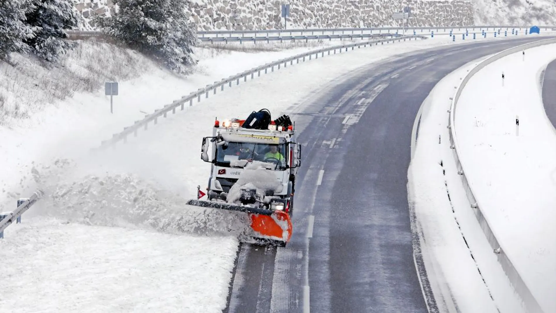 A las 18.00 horas se daba por acabado el temporal de nieve, tres horas antes se levantaba el veto a los camiones