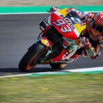 Márquez (Repsol Honda Team) durante el primer entrenamiento libre del Gran Premio Red Bull de España