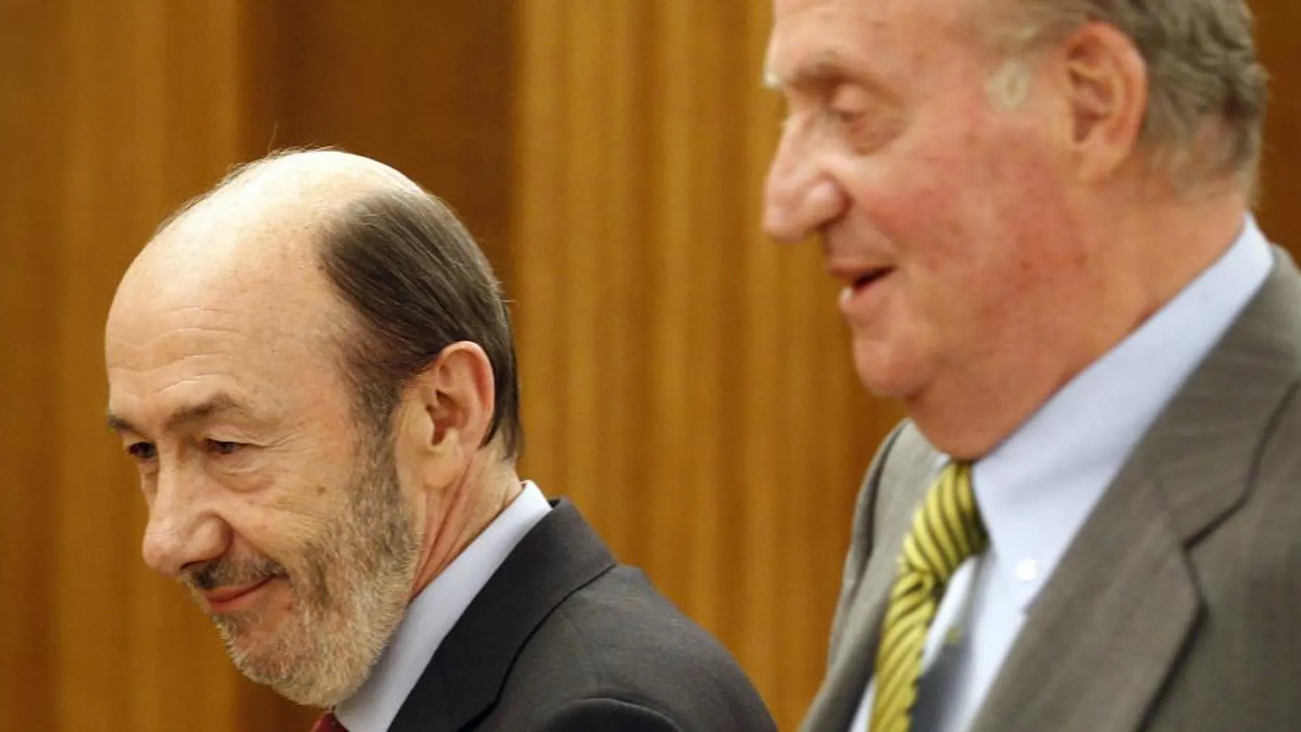 Rubalcaba ha señalado que en este momento hay "indefiniciones"sobre la Casa Real que hasta ahora no se habían planteado y que, en su opinión, también habría que abordar.