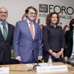 La consejera García Cirac, junto a Javier Iglesias, Alfonso Fernández Mañueco y Julia Pérez Lozano