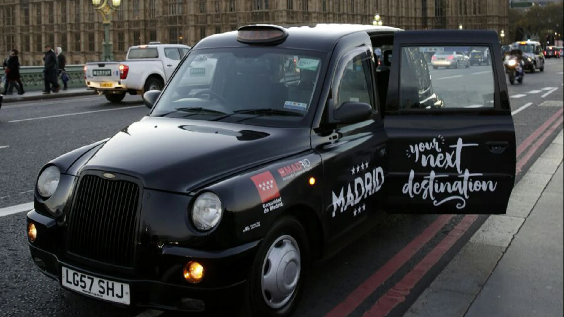 Uno de los 40 taxis que recorrerán Londres para promocionar Madrid