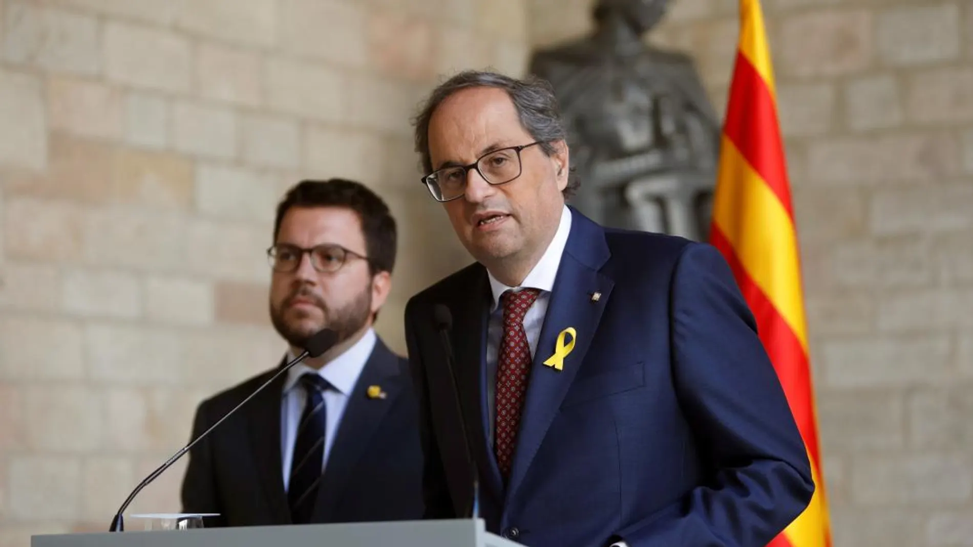 El presidente de la Generalitat, Quim Torra (JxCAT), y su vicepresidente, Pere Aragonès (ERC), durante su comparecencia conjunta.