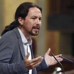 El líder de Podemos, Pablo Iglesias, durante sus apelaciones al presidente del Gobierno, Mariano Rajoy.