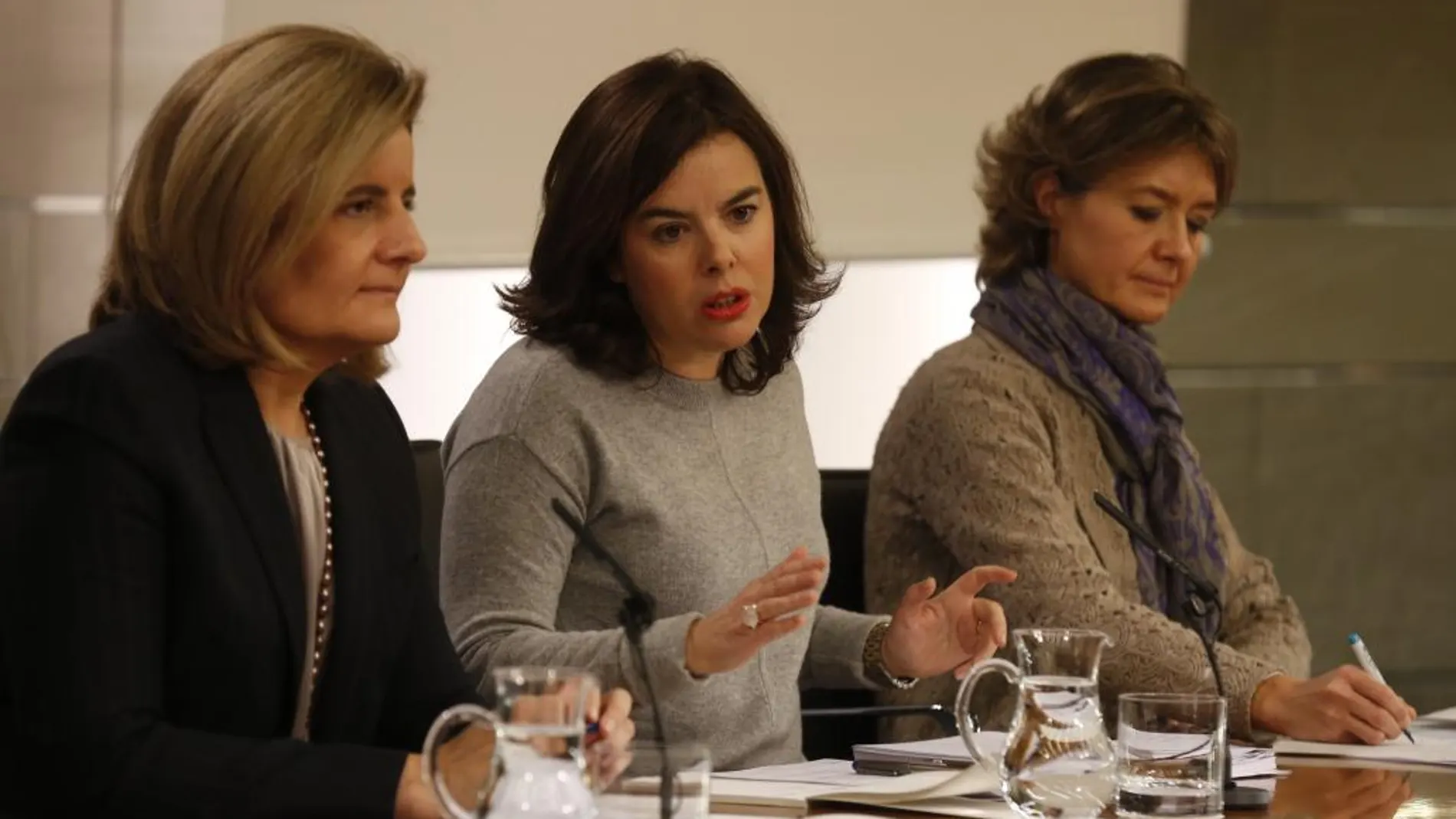 Fátima Báñez, Soraya Sáenz de Santamaría e Isabel García Tejerina, tres de la ministras que repiten.